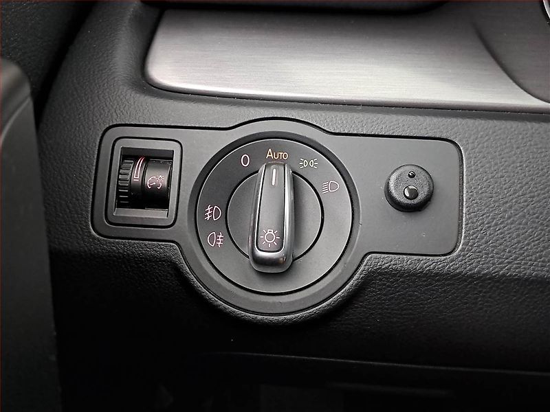 Volkswagen Passat (2014) 2.0 TDI, rezervace - fotka 20 z 20