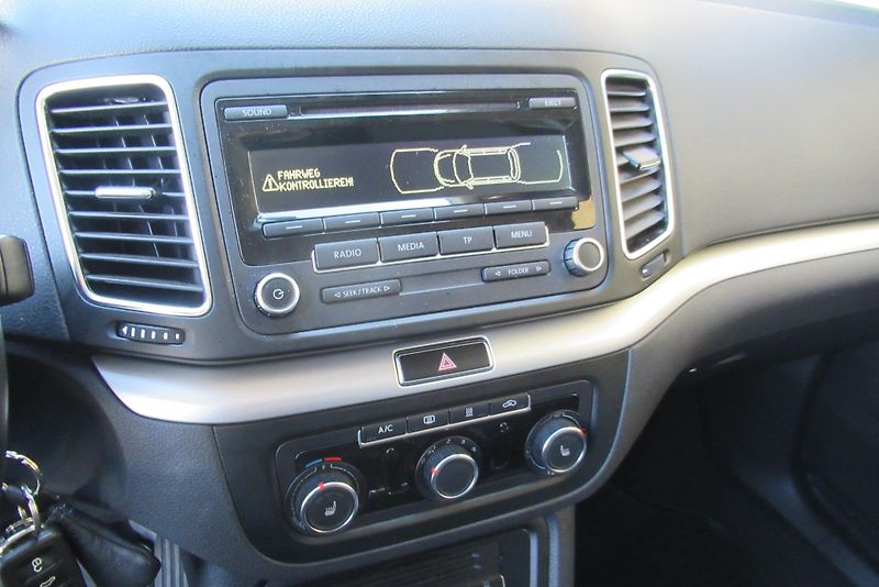 Volkswagen Sharan 2.0 TDi  KLIMA WEBASTO TAŽNÉ - fotka 15 z 23