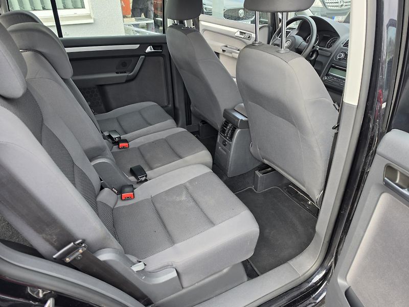 Volkswagen Touran 1.6 TDI 7MIST DSG  - fotka 16 z 17