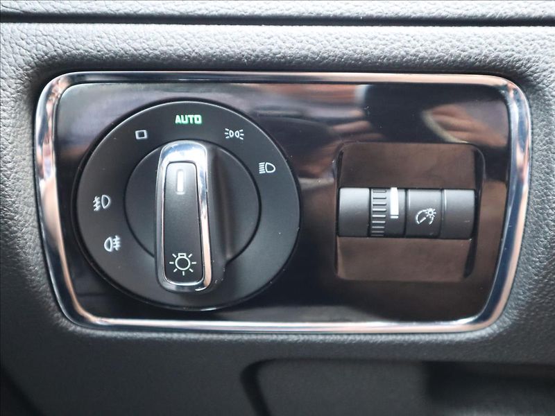 Škoda Superb 2,0 TDi 4x4 Elegance Navi CZ - fotka 11 z 34