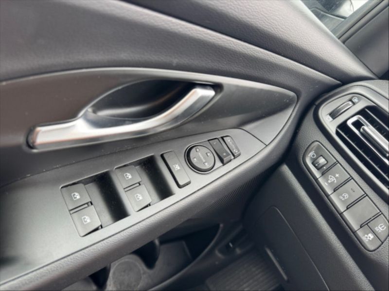 Hyundai i30 1,0 TGDI 120 Smart - fotka 9 z 10