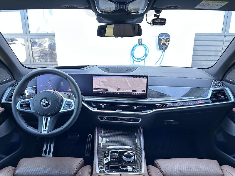 BMW X5 M60i xDrive - fotka 6 z 31
