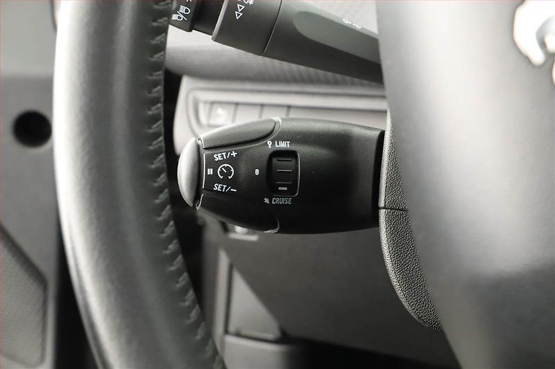 Peugeot 2008 (2018) 1.2 PureTech, Tempomat - fotka 12 z 16