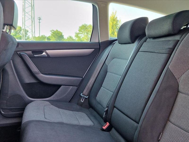 Volkswagen Passat 1,4 TSI DSG NOSIČ TAŽNÉ VÝHŘEV - fotka 15 z 35