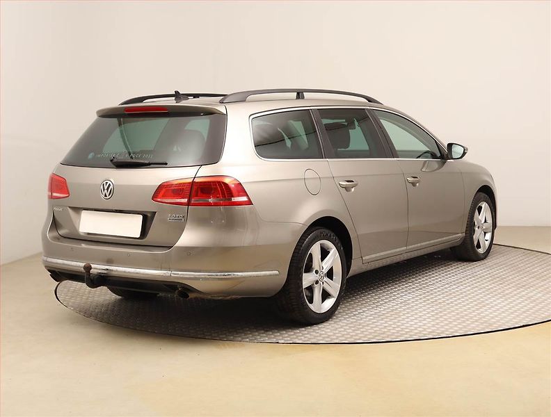 Volkswagen Passat (2012) 2.0 TDI, 4X4, Automat - fotka 5 z 23