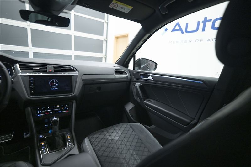 Volkswagen Tiguan 1,4 TSI DSG eHYBRID R-LINE ČR - fotka 15 z 46