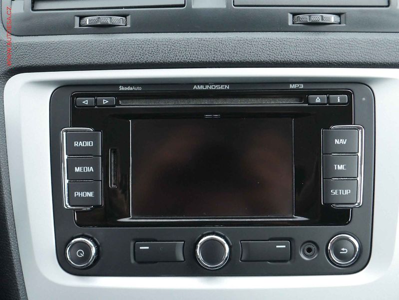Škoda Octavia (2010) 2.0TDi, AC, tempo, park.čidla - fotka 11 z 15