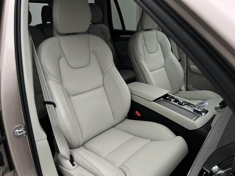 Volvo XC90 (2026) T8 AWD AUT RECHARGE DARK PLUS - fotka 26 z 46