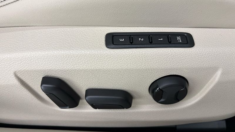 Škoda Superb 2.0 TDI L&K DSG 4x4 - fotka 23 z 35