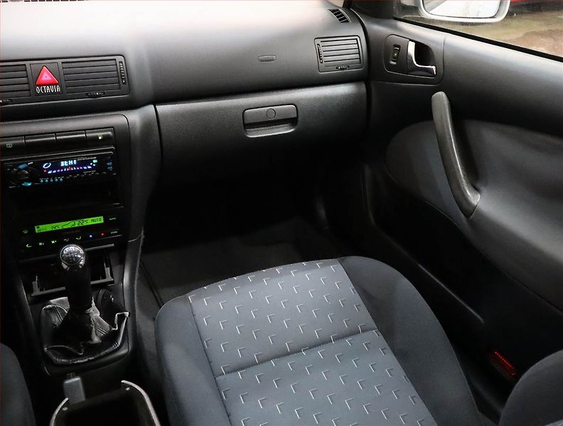 Škoda Octavia (2004) Ambiente 1.9 TDI, po STK - fotka 8 z 16