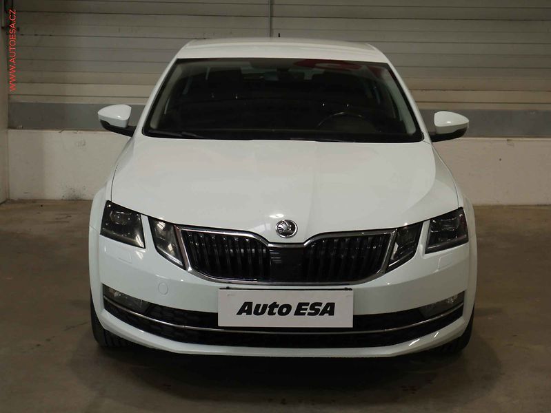 Škoda Octavia (2017) 2.0 TDi, ČR, Navi, LED, AC - fotka 2 z 21