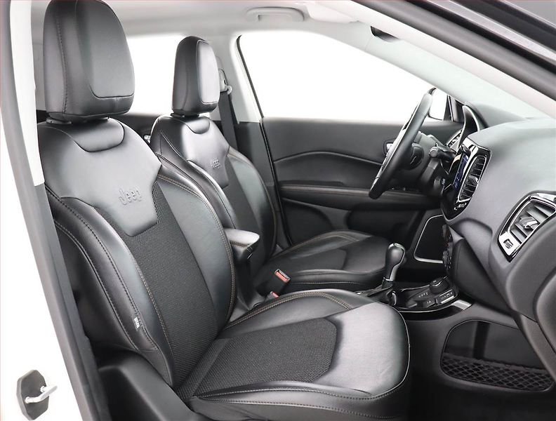 Jeep Compass (2019) 1.4 MultiAir, 4X4, Automat - fotka 9 z 25