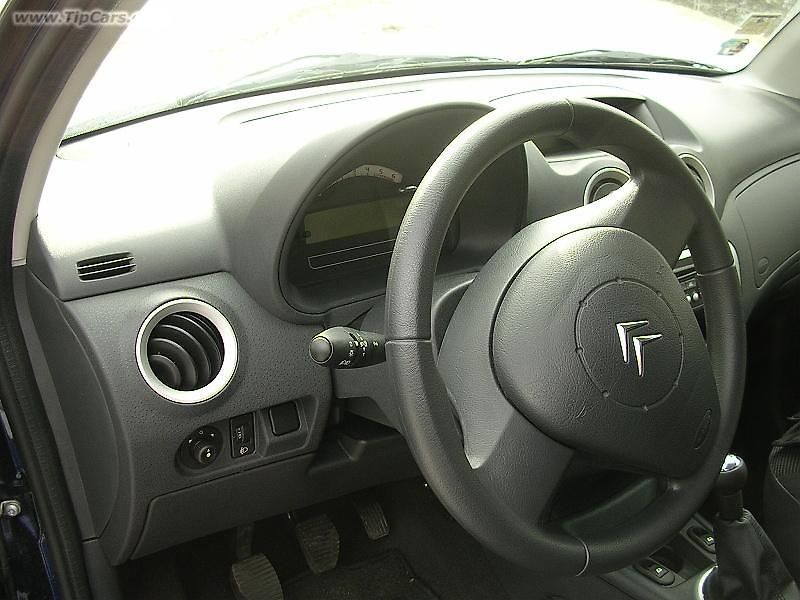 Motor ukrývající se za přední maskou má síly víc než dost.