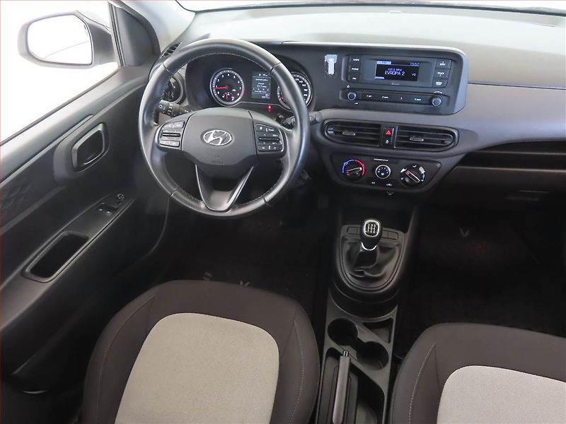 Hyundai i10 (2021) 1.0, Tempomat, Park. senzory - fotka 7 z 13