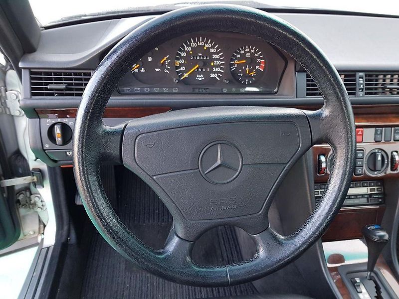 Mercedes-Benz Ostatní 300 CE-24CA KABRIO - fotka 13 z 21