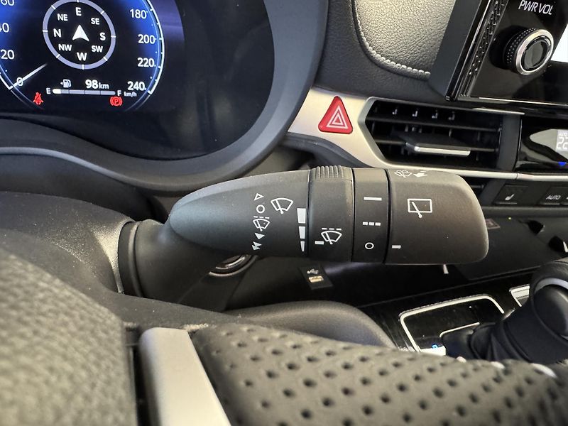 Toyota Sienna XSE 2,5 HEV AWD - fotka 29 z 46