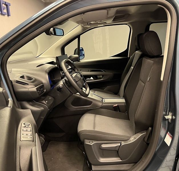 Toyota ProAce FAMILY VIP 8 AT LONG - fotka 10 z 19