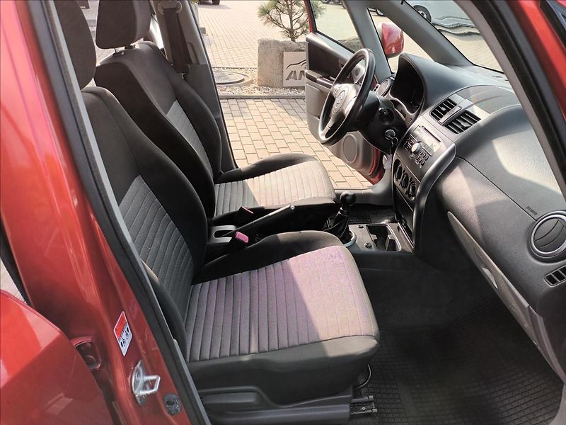 Suzuki SX4 1,6 VVT,88KW,4X4,KLIMA,VÝHŘEV - fotka 21 z 36
