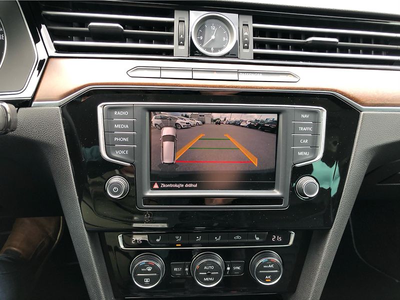 Volkswagen Passat 2.0 TDI DSG6° - fotka 20 z 29