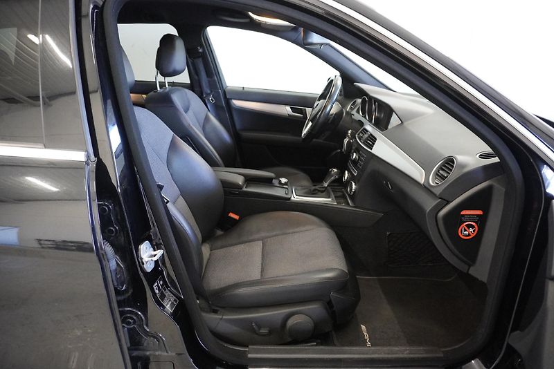 Mercedes-Benz Třídy C 250 2.2CDi 125 kW AUTOMAT - fotka 31 z 33