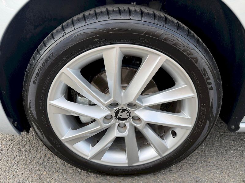 Škoda Scala (2025) 1.0TSI 85kW DSG Top Selection - fotka 35 z 35