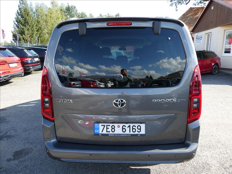 Toyota ProAce City Verso 1,2 T 96kW Long 7.míst,AT8,ČR - fotka 8 z 44