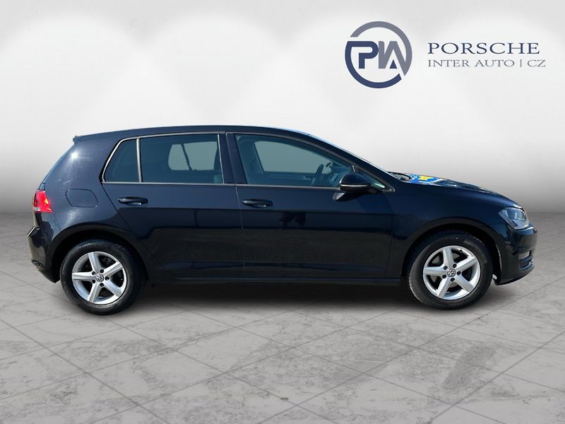 Volkswagen Golf Comfortline 1.6 TDI 77kW - fotka 7 z 21