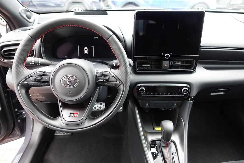 Toyota Yaris 1,5 HEV GR SPORT VIP Skyview - fotka 15 z 35