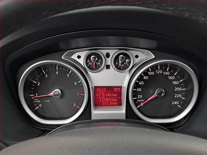Ford Focus (2010) 1.6 16V, Navi - fotka 11 z 14