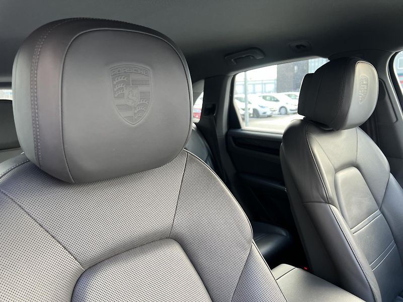 Porsche Cayenne (2018) 3.0i*V6*250KW*E-Hybrid - fotka 36 z 40