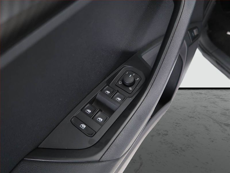 Škoda Karoq (2024) Sportline 1.5 TSI - fotka 24 z 30