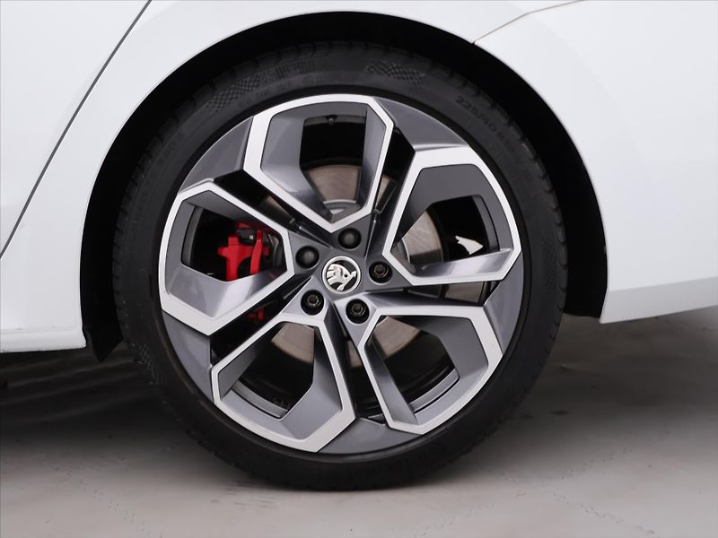 Škoda Octavia 2,0 TSI 180kW DSG RS 1.Maj - fotka 33 z 40