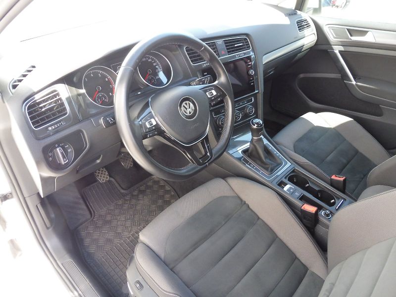 Volkswagen Golf (2019) Maraton Edition 1,5 TSI 96kW - fotka 6 z 25