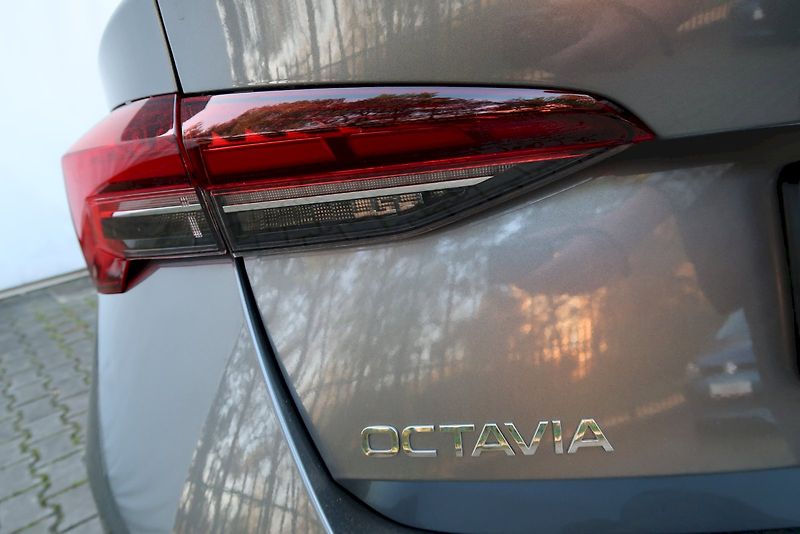 Škoda Octavia (2024) Top Selection 1.5 TSI 110 kW - fotka 13 z 28