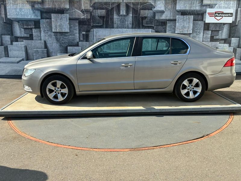 Škoda Superb (2012) 2.0TDI, 103KW - fotka 4 z 26