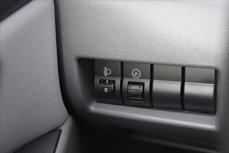 Mazda 3 1,4 i 62KW NOVÁ STK PO SERVISE - fotka 22 z 40
