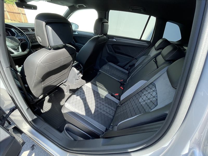 Volkswagen Tiguan 2,0 TDI 4Mot DSG R-Line Matrix - fotka 16 z 23