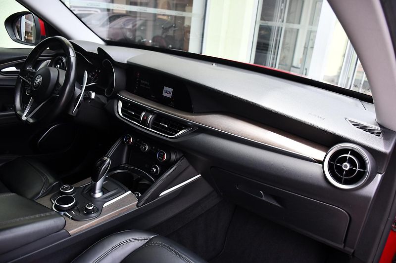 Alfa Romeo Stelvio 2.0 206kW Q4 VELOCE - fotka 17 z 35