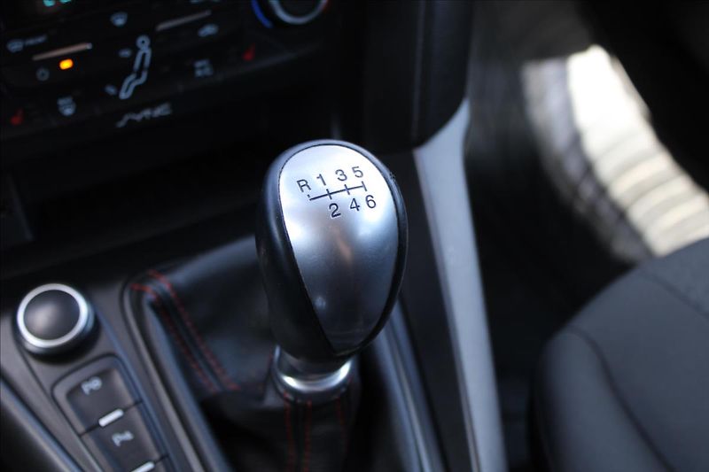 Ford Focus 1,5 EB  NOVÉ V ČR,RED EDITION - fotka 22 z 32