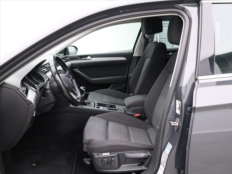 Volkswagen Passat 2,0 TDI 110kW Business Combi - fotka 10 z 30