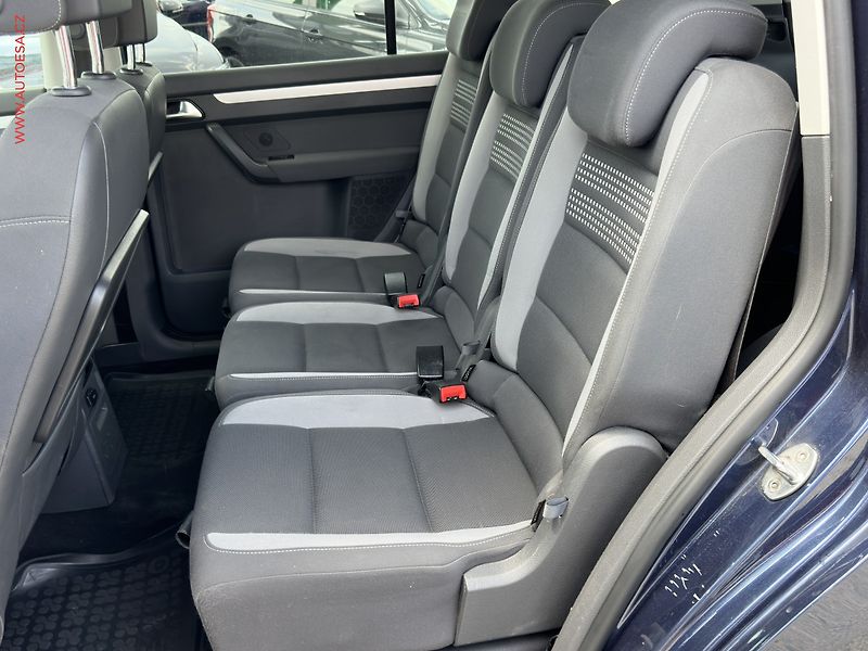 Volkswagen Touran (2013) 1.6 TDi DSG, DSG, AC - fotka 10 z 19