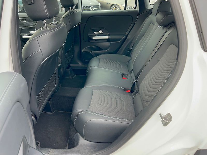 Mercedes-Benz GLA 200 d 4MATIC - fotka 14 z 29