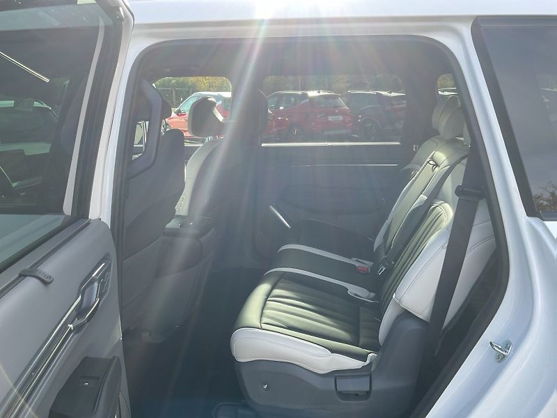 Kia EV9 GT-Line AWD Panorama 7 míst - fotka 10 z 11