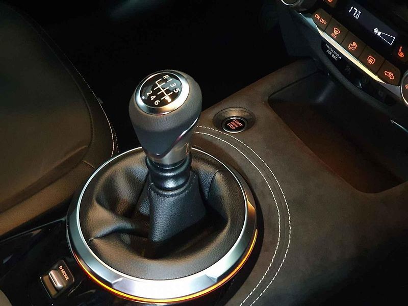 Nissan Juke působí naživo jako dospělý zástupce kategorie malých SUV.
