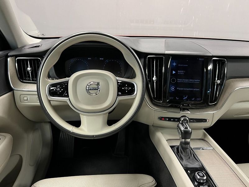 Volvo XC60 T5 AT AWD Inscription - fotka 5 z 17