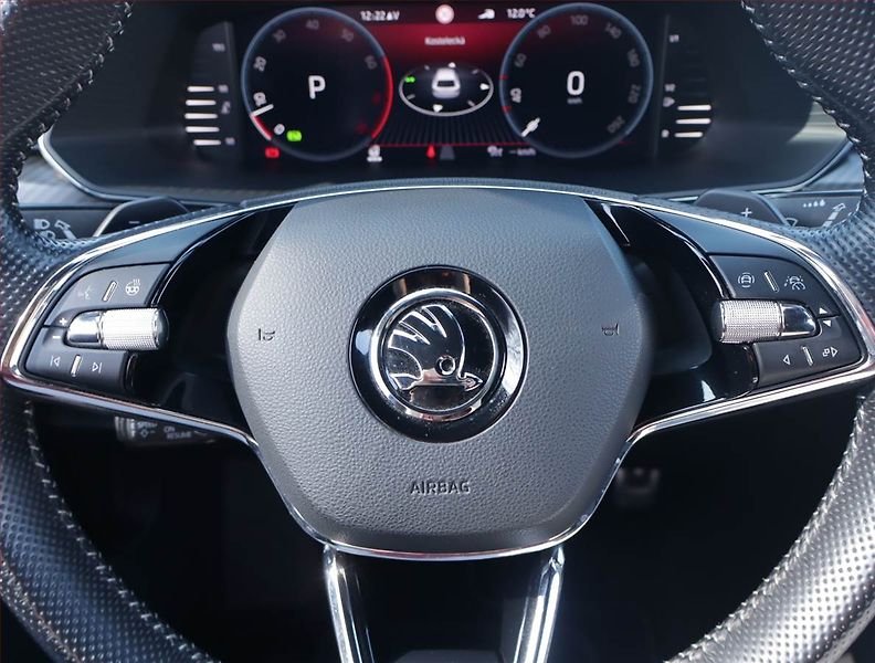 Škoda Superb (2023) Sportline 1.5 TSI - fotka 18 z 28