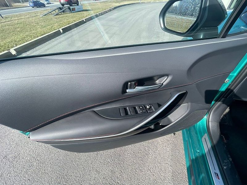 Toyota Corolla 1.8 Hybrid Automat GR Sport - fotka 13 z 28