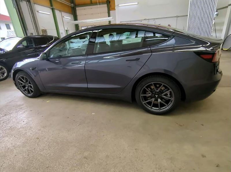Tesla Model 3 (2022) AMD Ryzen, LFP baterie - fotka 5 z 9