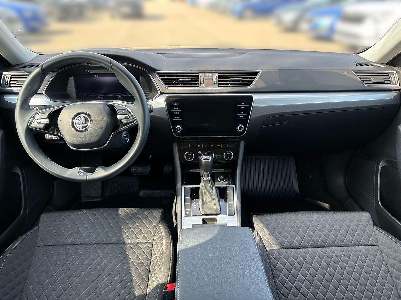 Škoda Superb (2023) Combi 2.0 TDI DSG Ambition - fotka 5 z 33