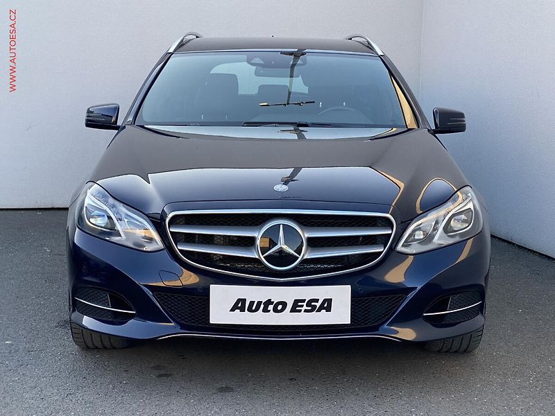 Mercedes-Benz Třídy E (2015) 3.0 CDi E350 4M, Avantgarde - fotka 2 z 21
